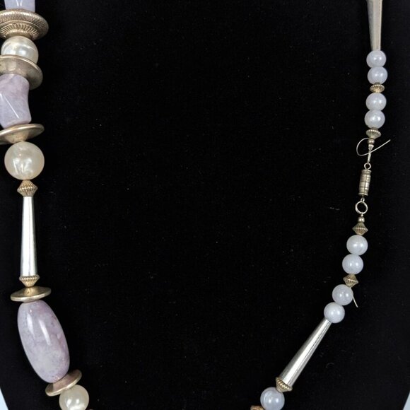 V. Purple Swirly Lucite Beaded Necklace - Picture 5 of 6